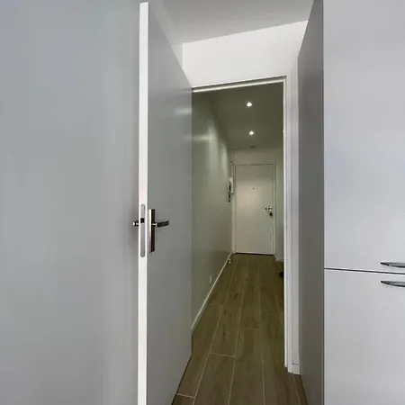 Apartment Idealement Situe, Vue & Parking Privee Gratuit